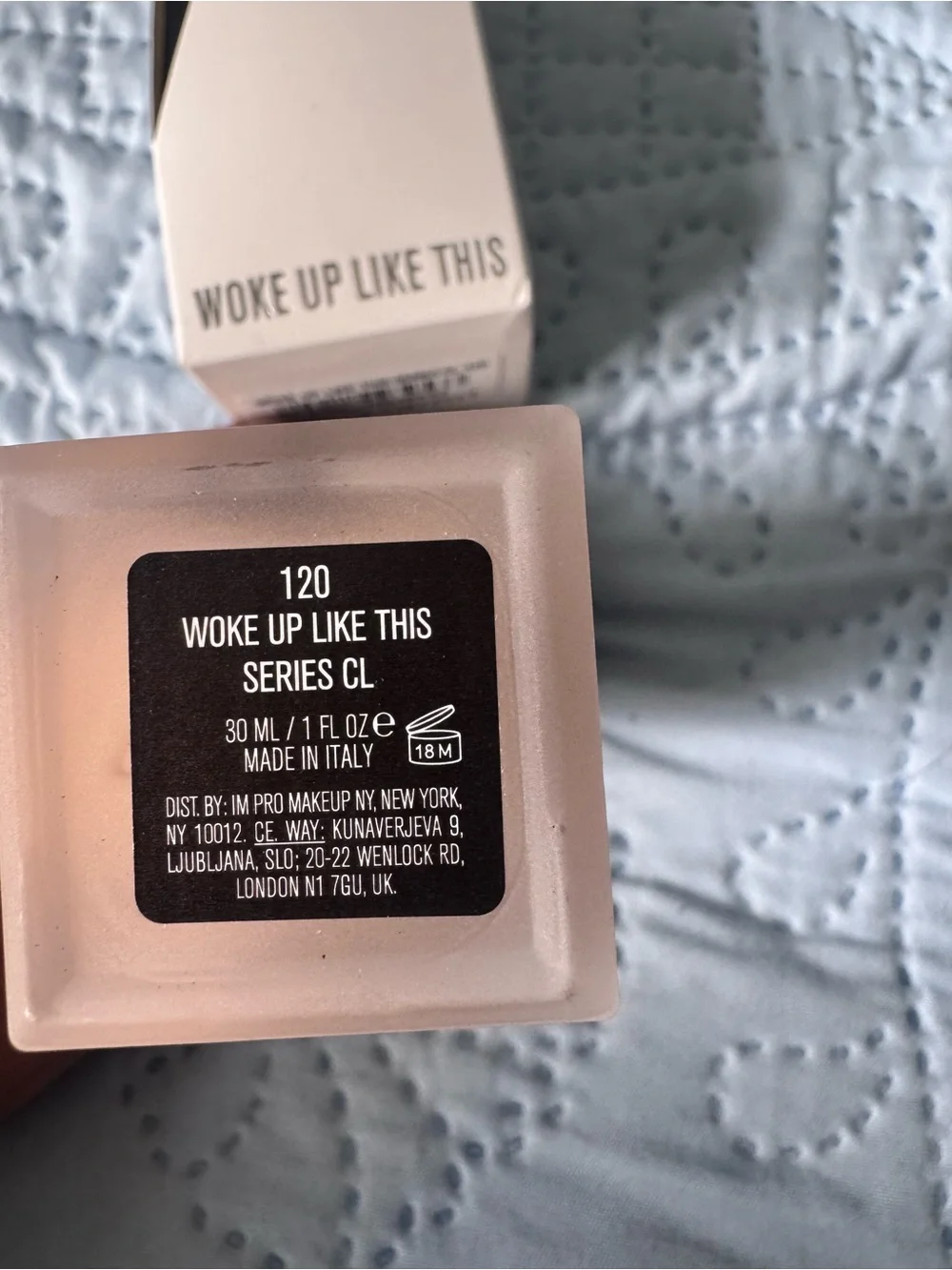 Il Makiage Flawless Base Foundation - Black Packaging